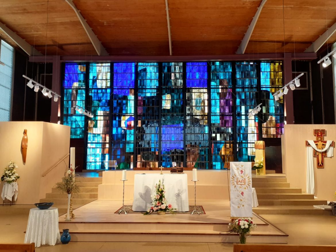 Le nouveau mobilier liturgique de l'église Saint-Paul-de-la-vallée-aux-Renards