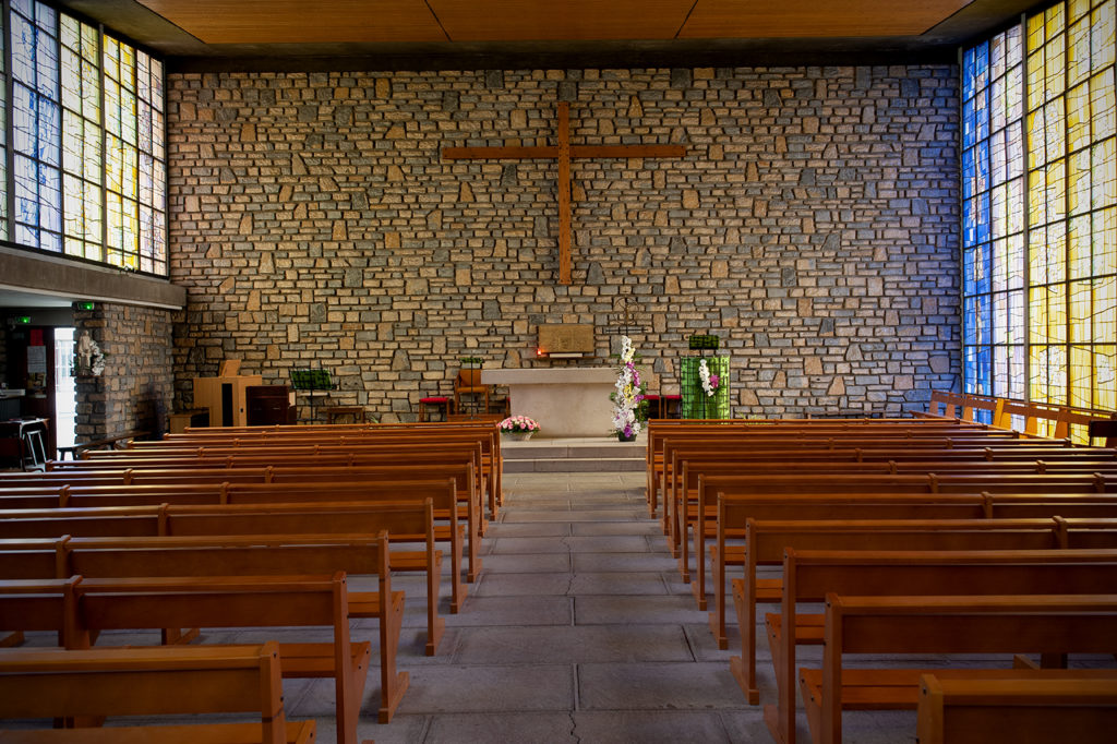 Intérieur de Notre-Dame-des-Pauvres à Issy-les-Moulineaux (Crédit GF/CDC)