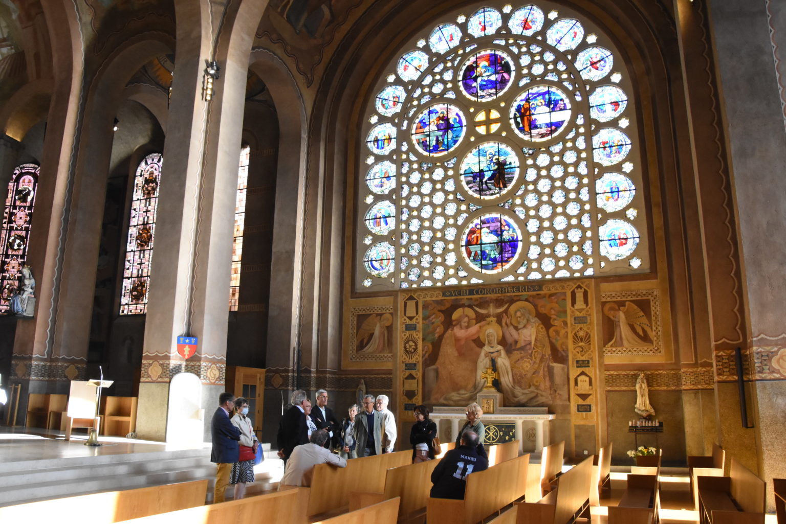 Découvrir une cathédrale contemporaine SainteGeneviève à Nanterre