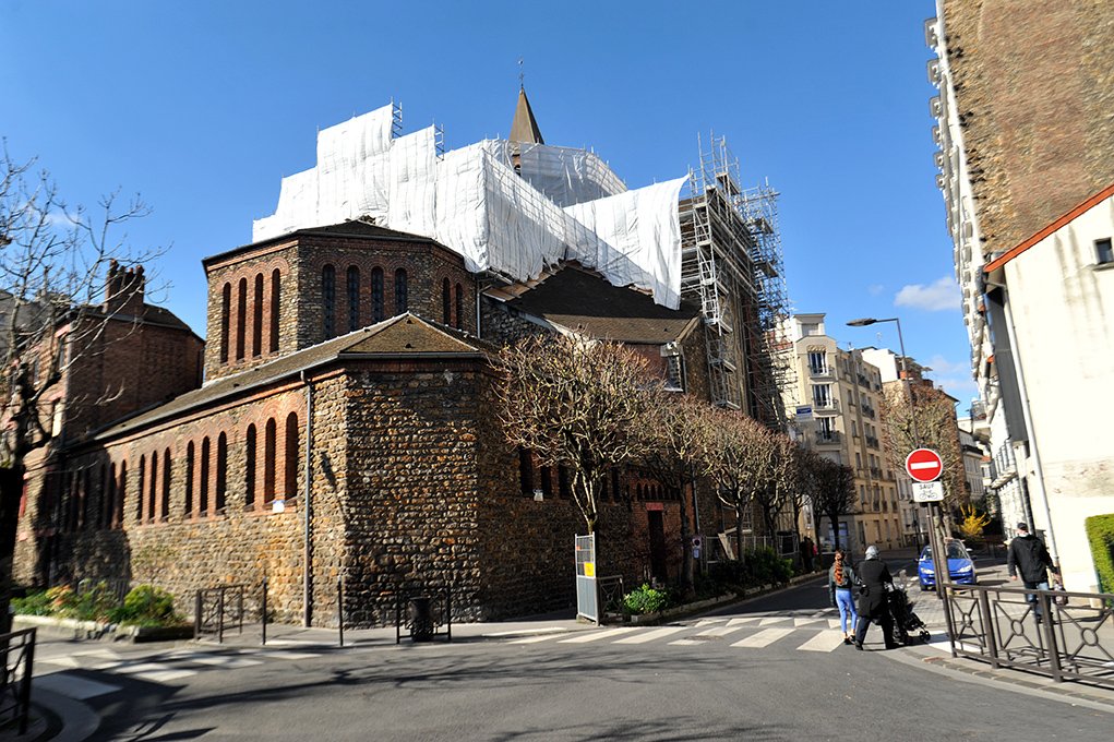 echafaudage sur le toit de l'eglise saint louis