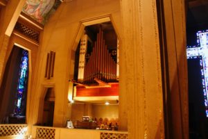 Vue de l'orgue de l'église Saint-Jean-Bosco à Paris.