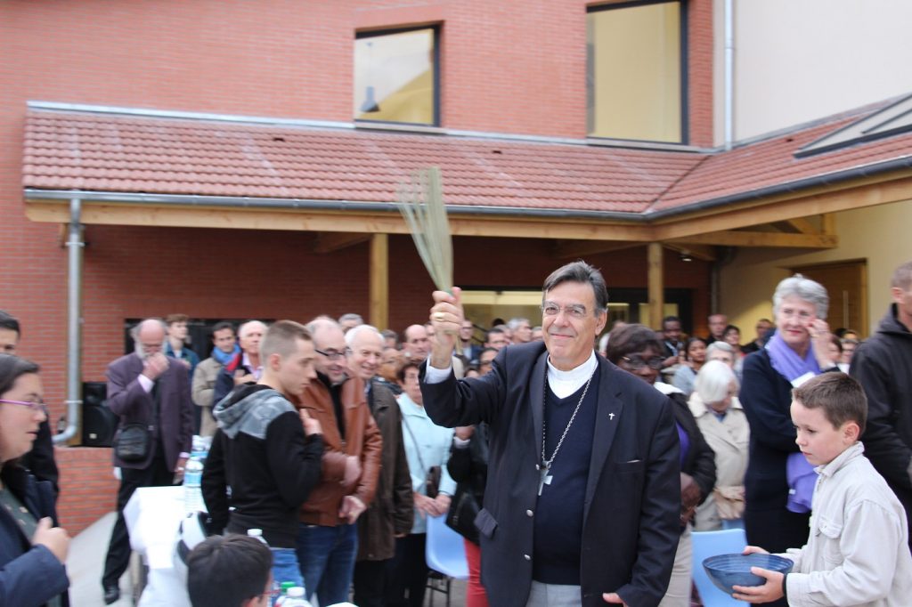 Bénédiction du centre par Mgr Michel Aupetit