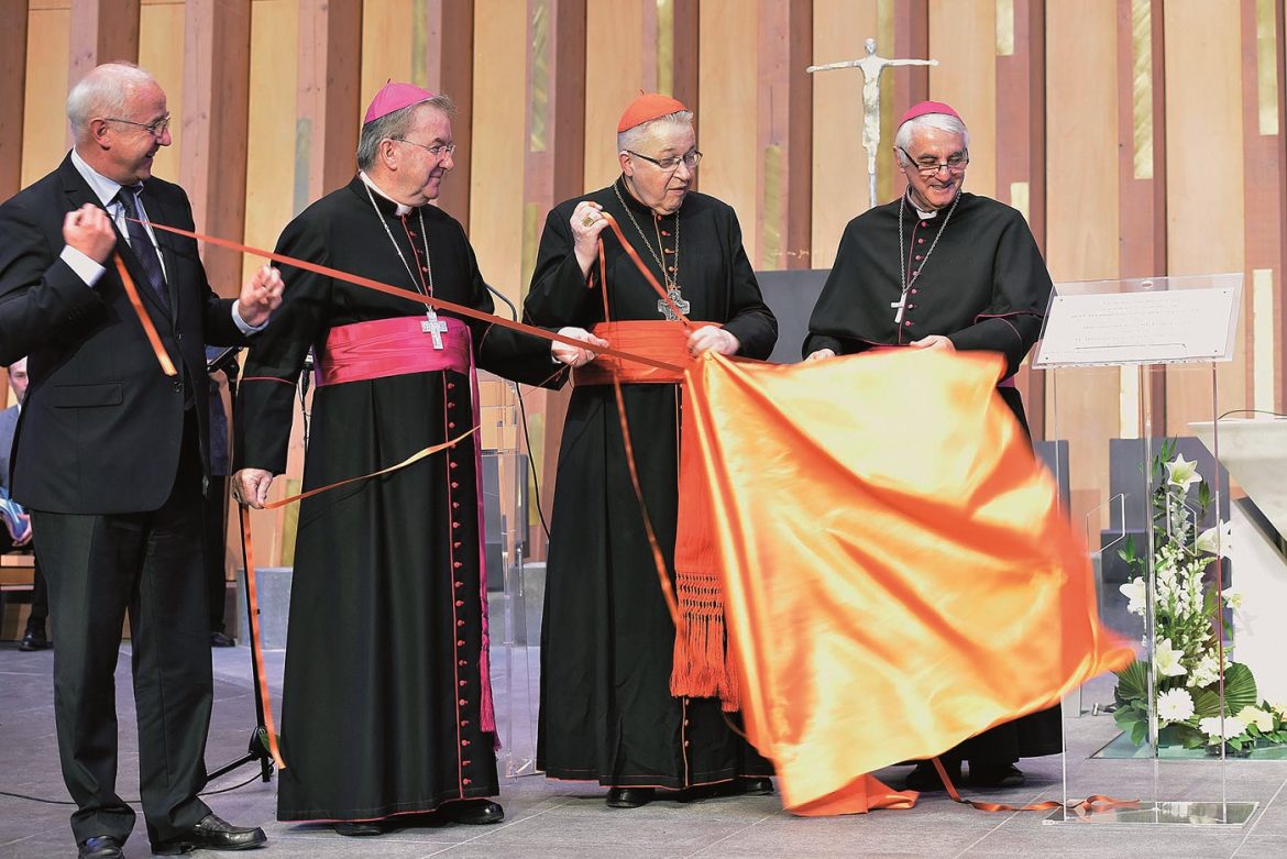 20 septembre 2015, Inauguration de la cathédrale de Créteil déployée