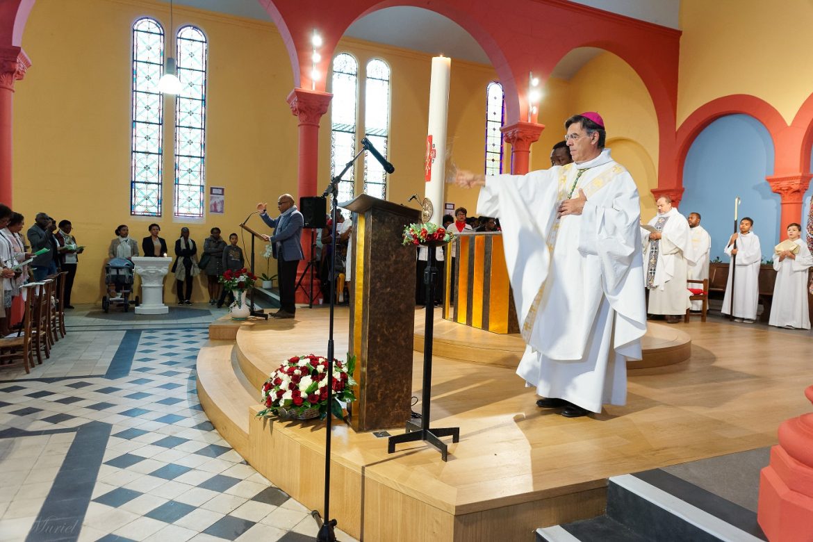 Messe de consécration du mobilier liturgique à Asnières