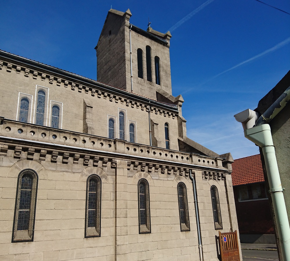 Elle est la première église construite à Drancy.