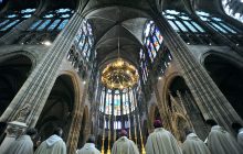 14 janvier 2018, consécration du nouvel autel de la basilique cathédrale de Saint-Denis, œuvre de Vladimir Zbynovsky.