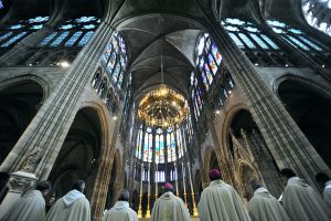 14 janvier 2018, consécration du nouvel autel de la basilique cathédrale de Saint-Denis, œuvre de Vladimir Zbynovsky.