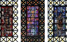 Trois des grands vitraux de l'église de Boulogne-Billancourt