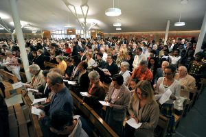 Une église remplie qui a accueilli plus de 700 personnes.