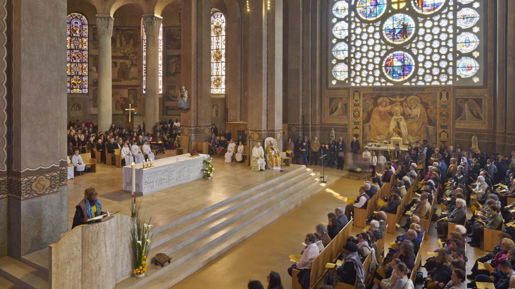 Espace liturgique, l'assemblée face au choeur