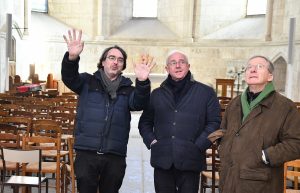 Brice Piechaczyk fait visiter à Bruno Kellet et Jérôme Tolot, l'ancien et l'actuel directeur général des Chantiers du Cardinal le Grand projet de Notre-Dame-de-l'Ouye conçu et réalisé par l'agence Enia.