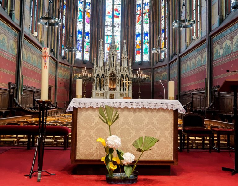 Un nouvel autel pour l'église NotreDame de BoulogneBillancourt