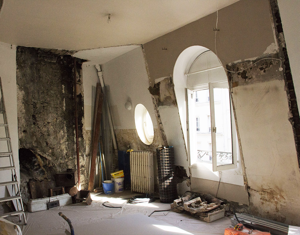 L'une des trois chambres d'étudiants au dernier étage, en cours de rénovation.