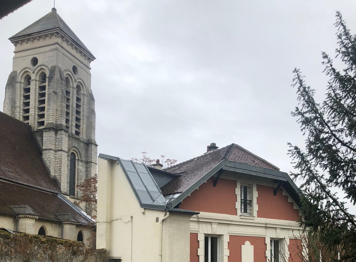 L'église historique située à proximité du centre paroissial Saint-Christophe à Créteil (Val-de-Marne).