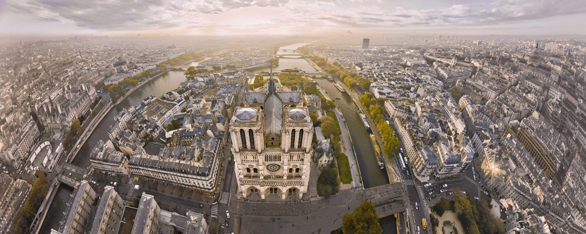 La cathédrale Notre-Dame de Paris vue du ciel en 2012 