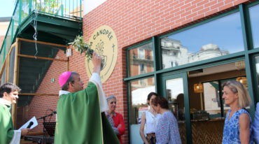 Mgr Blanchet a béni le café paroissial de Saint-Mandé