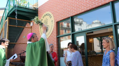 Mgr Blanchet a béni le café paroissial de Saint-Mandé