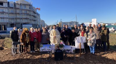 Saint-Colomban : messe sur le terrain de la future église