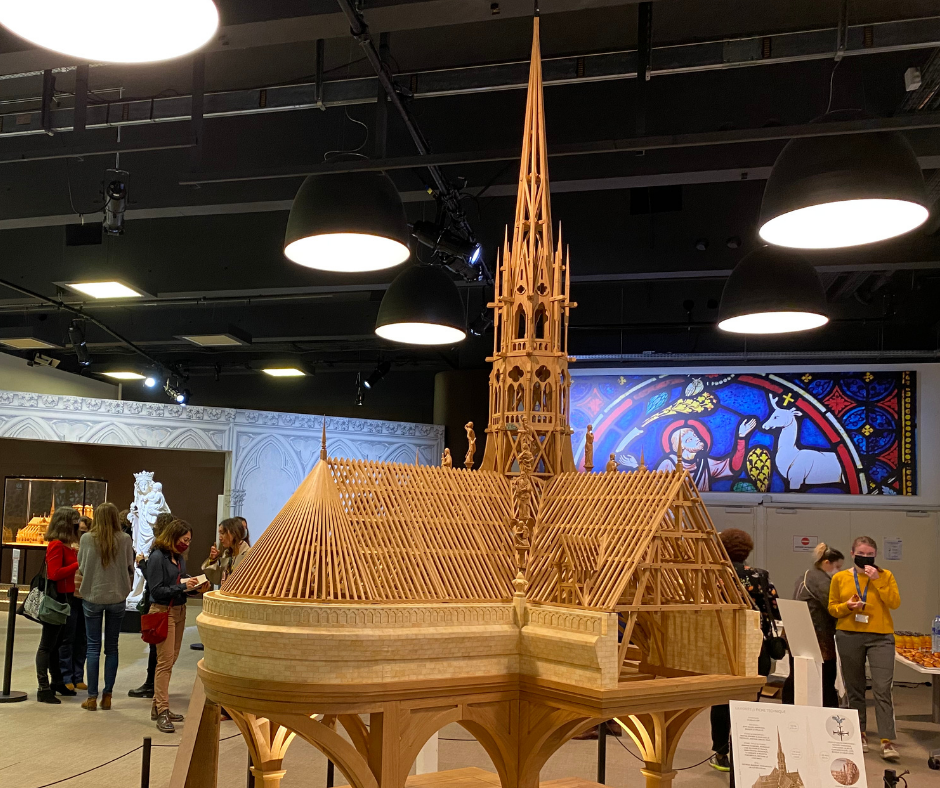 MAQUETTE EN BOIS NOTRE DAME DE PARIS