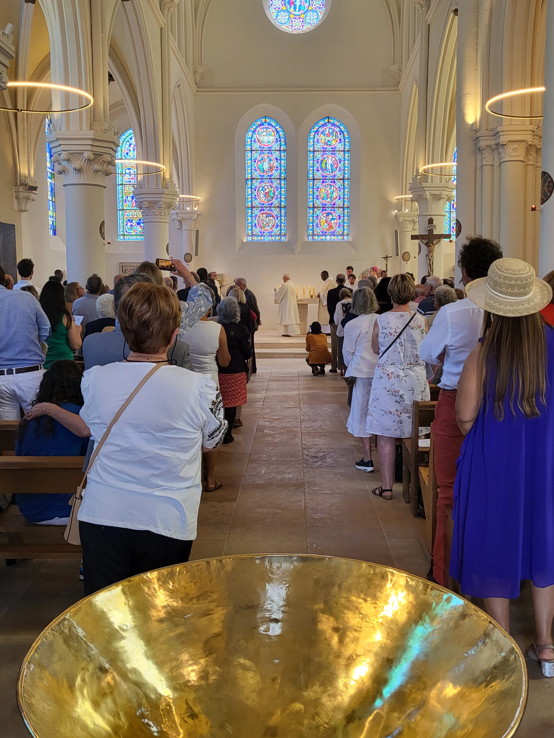 Vue intérieure de la paroisse lors de la cérémonie guidée par Mgr Michel Blanchet