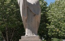 Statue du Cardinal Jean Verdier à Lacroix-Barrez (Aveyron)