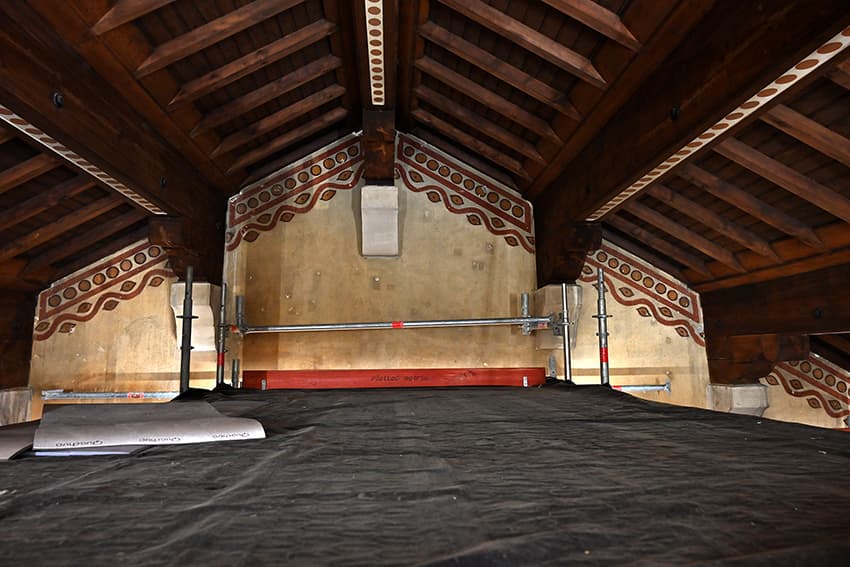 La charpente rénovée de l'église Saint-Louis de Vincennes