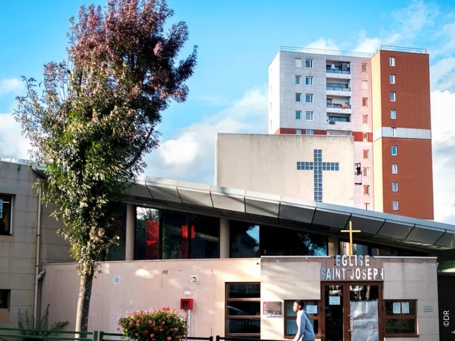 L'ancienne façade de l'église Saint-Joseph des Tarterêts avant les travaux