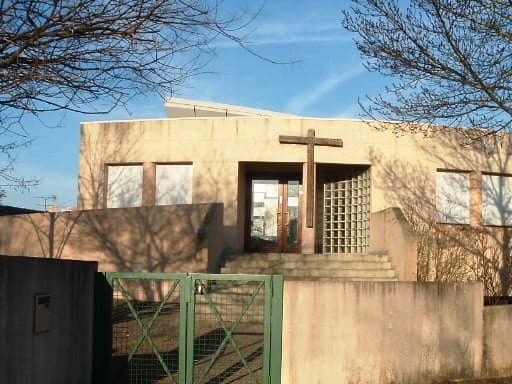 Façade latérale extérieure de l'église Saint-Joseph des Tarterêts
