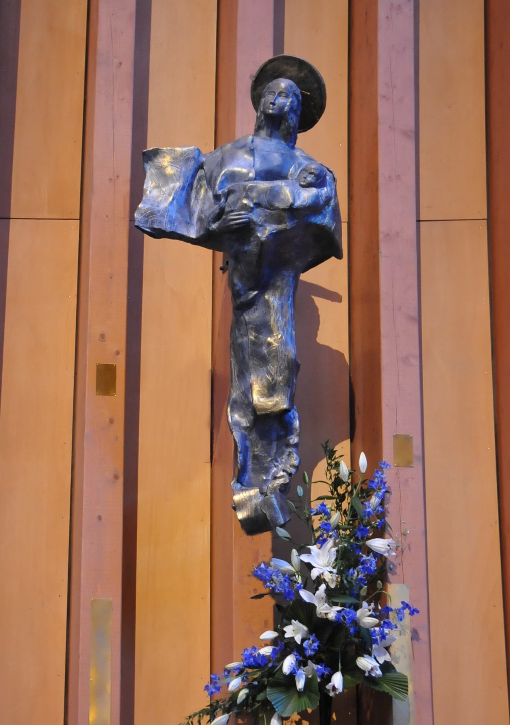 La statue Notre Dame de l'Apocalypse réalisée par Françoise Bissara (©DR)