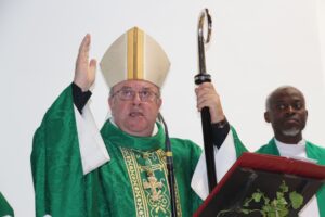 Mgr Bertrand, évêque du diocèse de Pontoise
