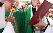 Bénédiction de Mgr Bertrand pour rouvrir Notre-Dame des Noues