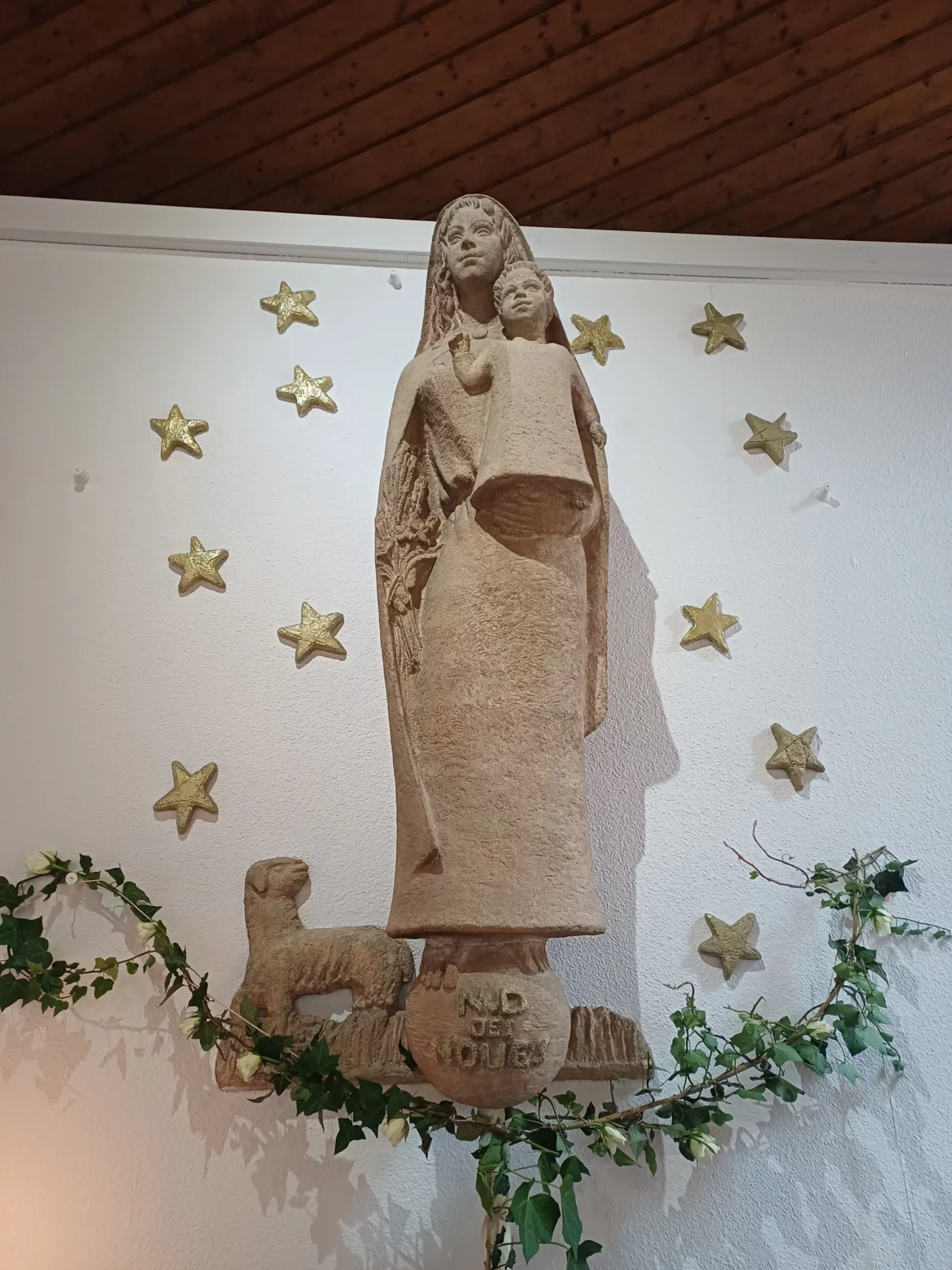 La statue de Notre Dame des Noues, de Franconville