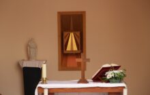 L'autel provisoire de l'oratoire Carlo Acutis à Notre-Dame de Boulogne