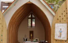 L'oratoire Carlo Acutis ouvert avec la bannière du jeune saint