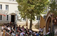 L'assemblée à la première messe dans l'oratoire Carlo Acutis