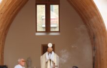 Celebration de la messe et élévation de l'hostie