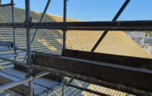 Echafaudage sur la toiture de la future église Sainte-Bathilde de Chelles