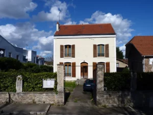 Façade avant rénovation du presbytère de Bouffemont