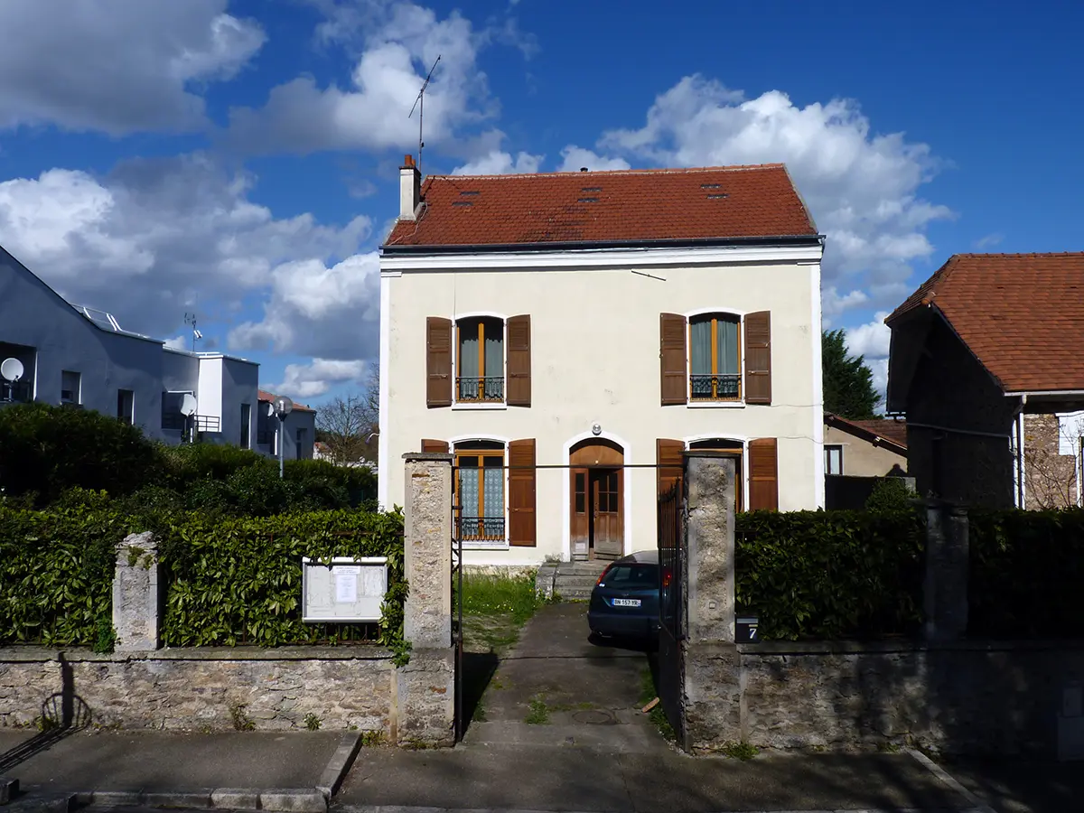 Façade avant rénovation du presbytère de Bouffemont