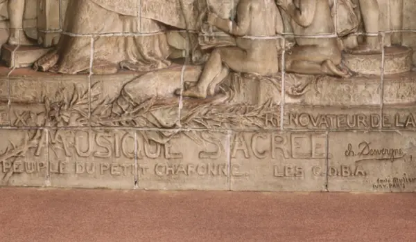 Détail du haut-relief Sainte-Cécile - Le peuple du Petit Charonne