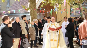 Rendez-vous sur la place du village de Notre-Dame de Boulogne (92)