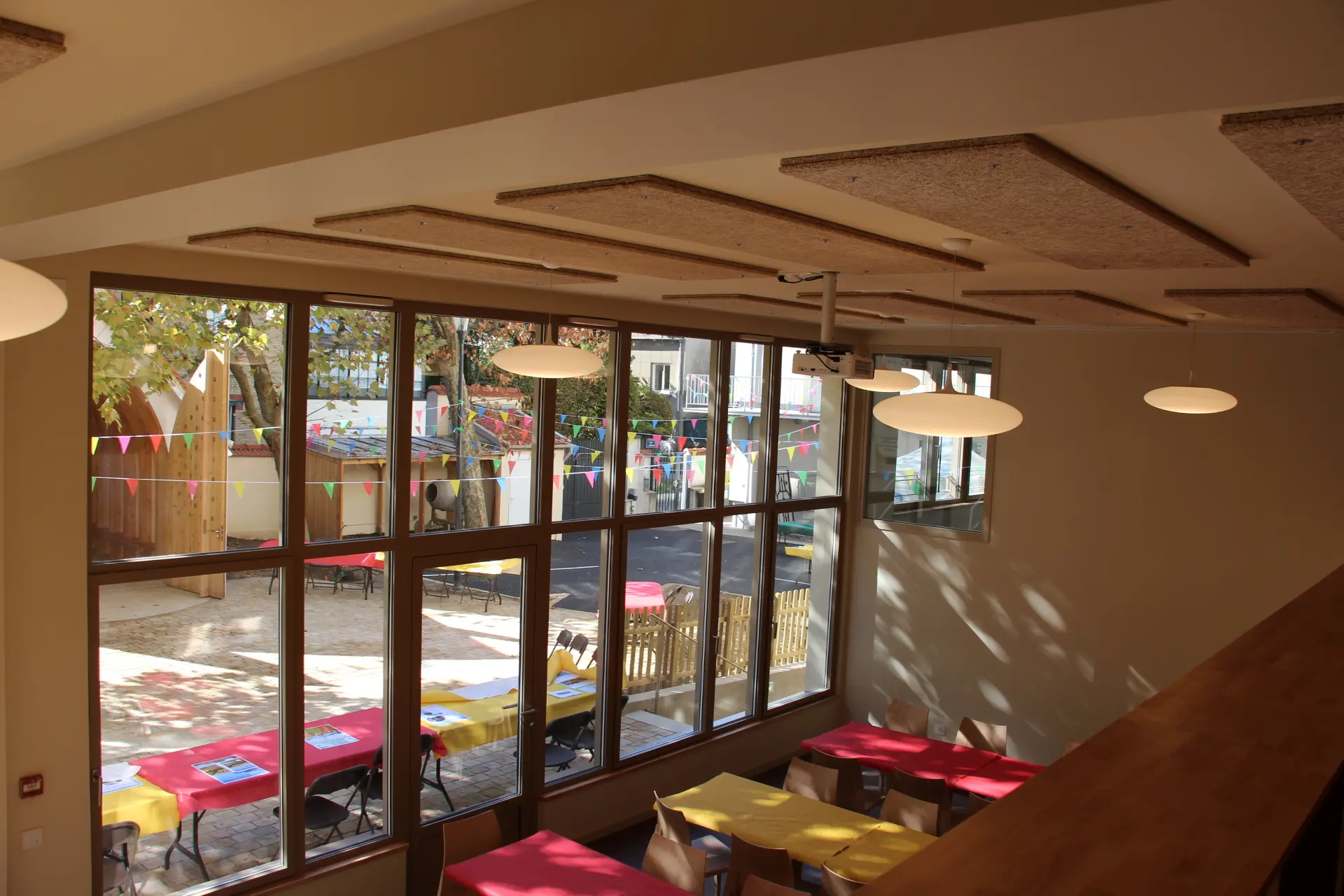 Vue du 2nd étage des locaux de Notre Dame de Boulogne, donnant sur la cour