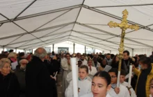Procession lors de la messe des premières pierres de la future église Saint-Colomban