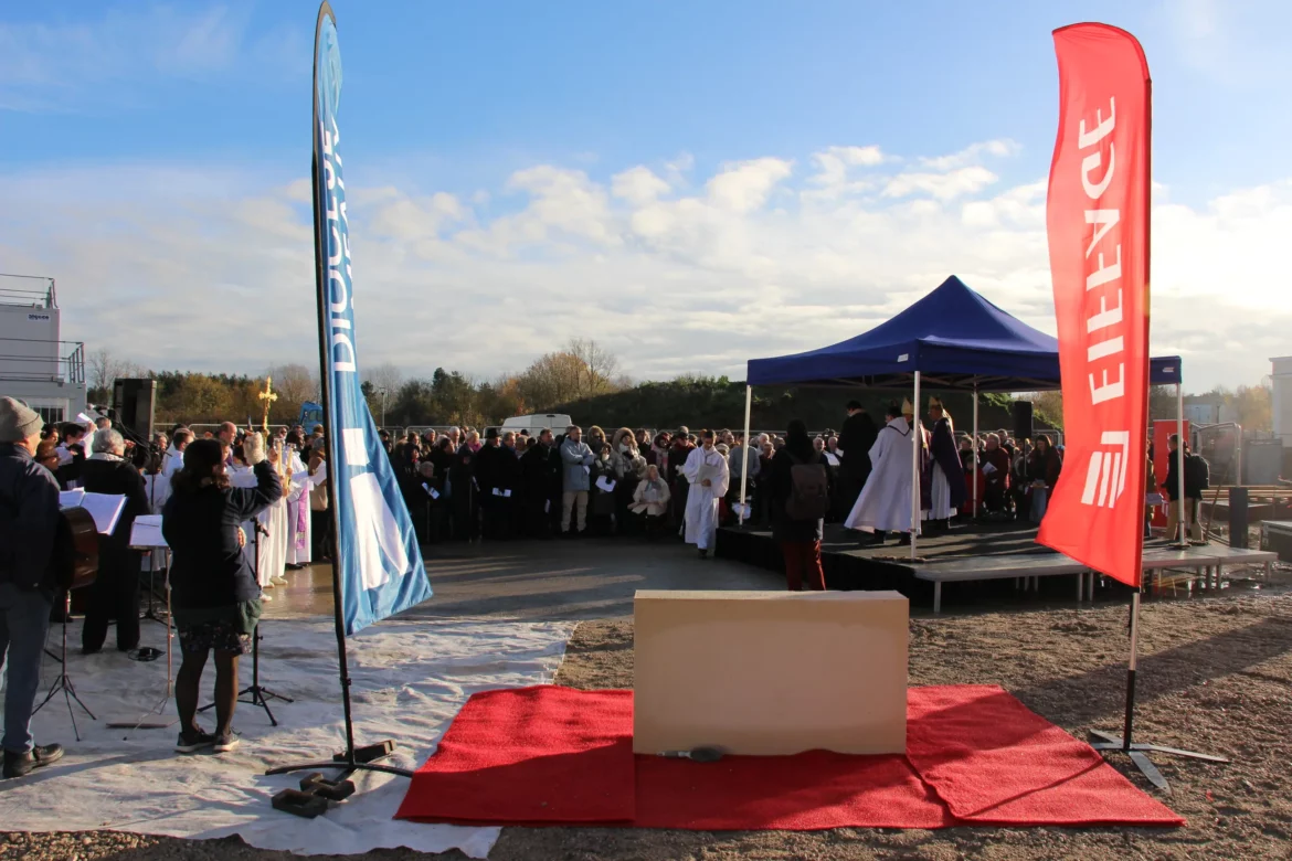 L'emplacement avant la pose des premières pierres et de la future église Saint-Colomban