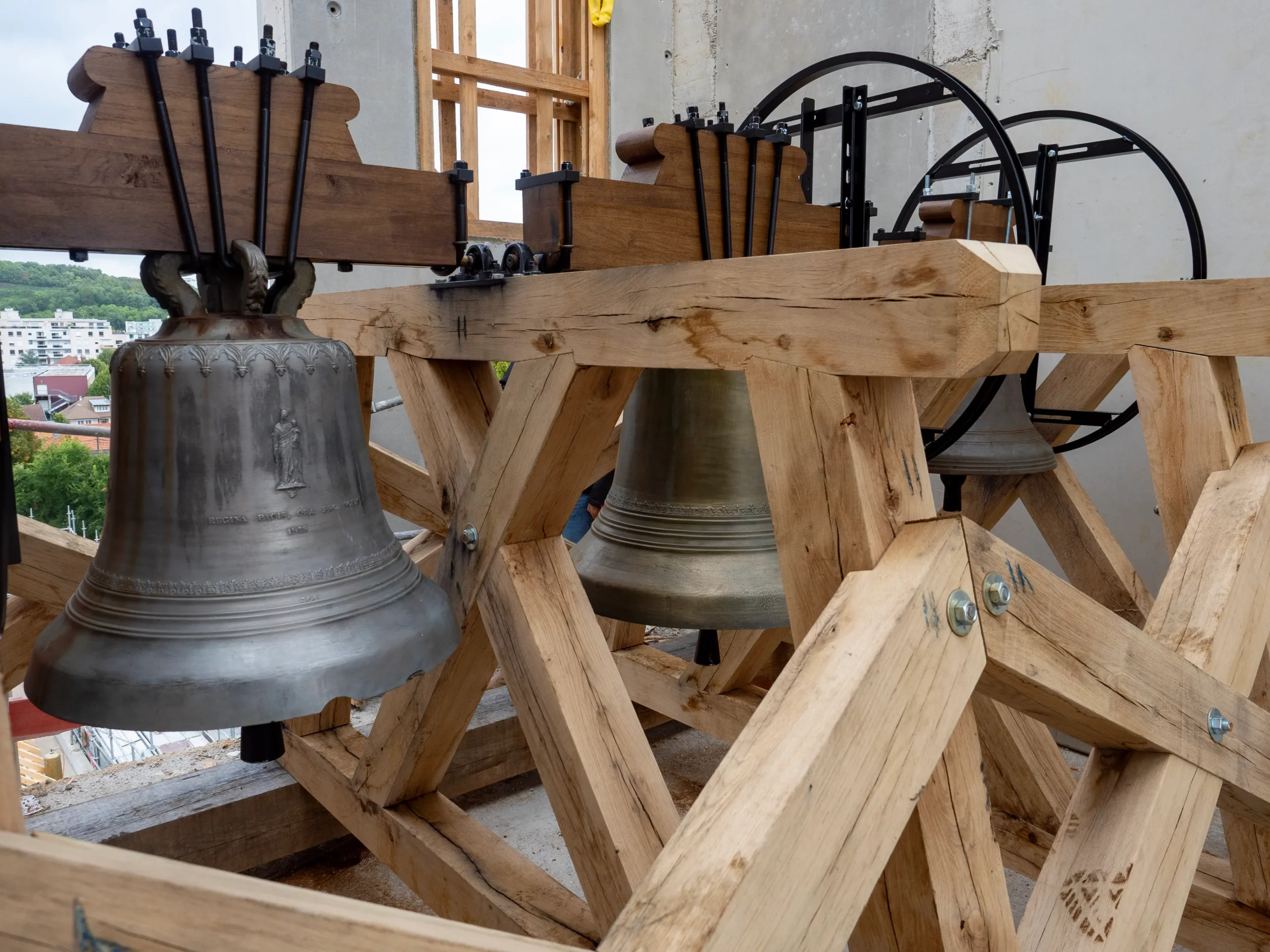 Les cloches de l'ancienne chapelle et de la nouvelle église Sainte-Bathilde