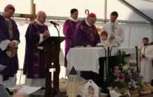 Messe à l'autel pour la bénédiction des premières pierres de l'église Saint-Colomban