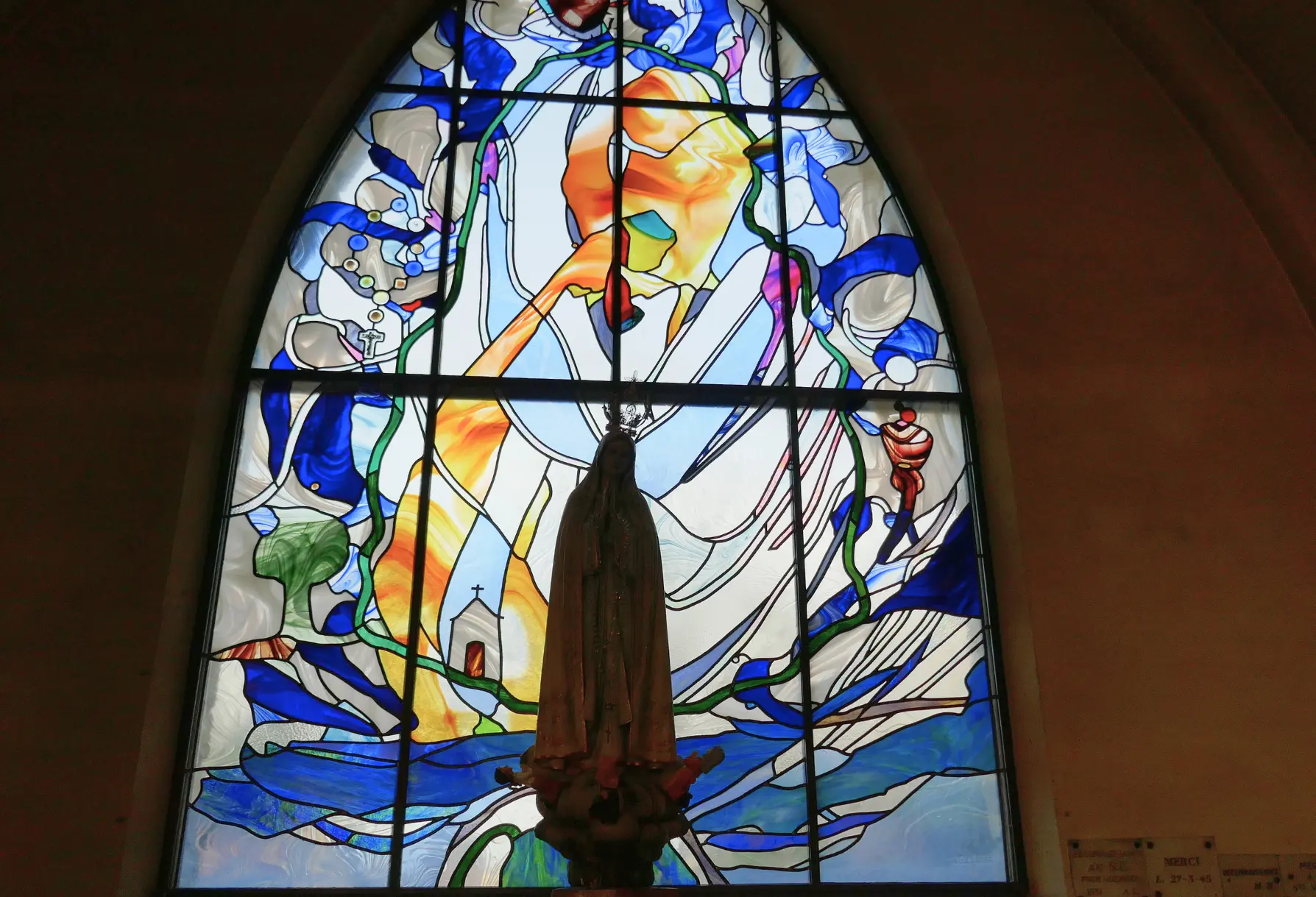 Vitrail de Saint François de Sales inspiré par Notre-Dame de Fatima