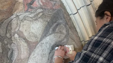 Paris 13e – Le tympan de l’église Saint Hippolyte retrouve tout son éclat !