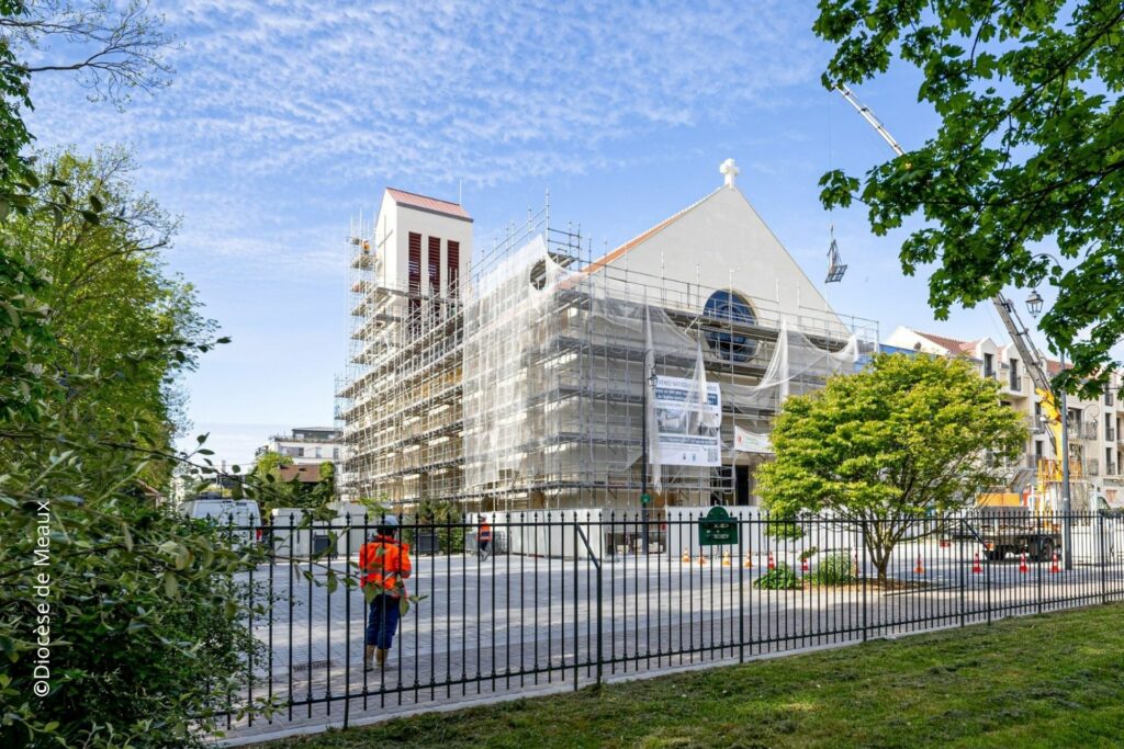 La façade de la future église sur la place Calla à Chelles.