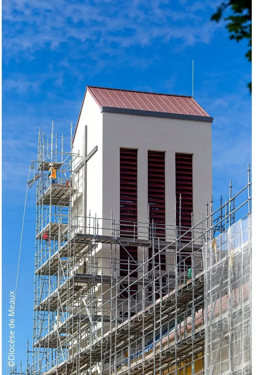 Clocher en construction de la future église Sainte Bathilde